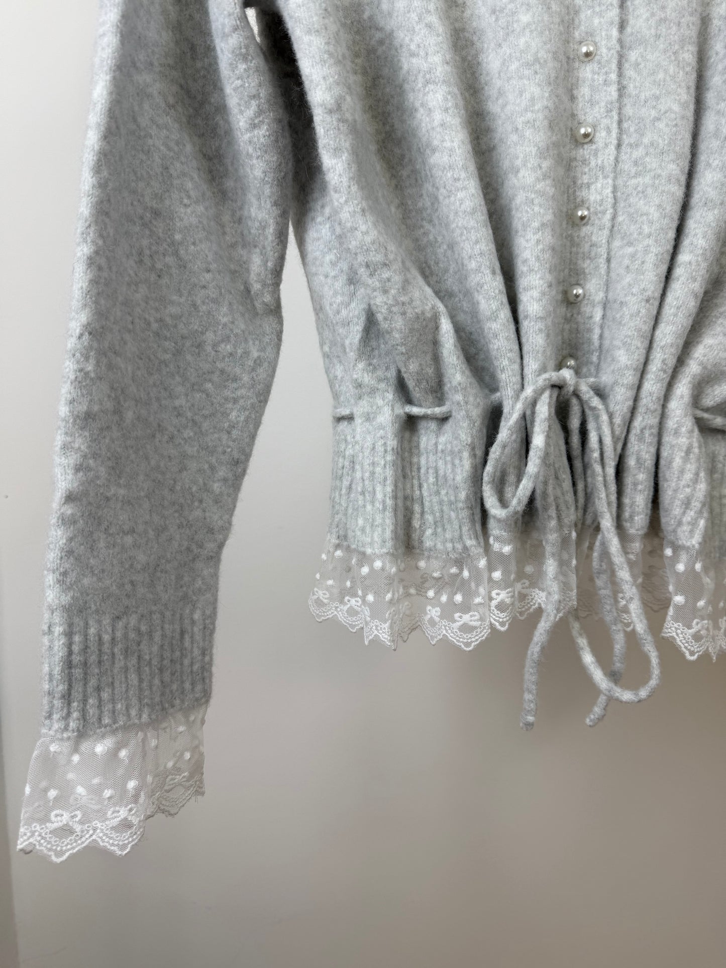 Details gilet Solène gris perle 