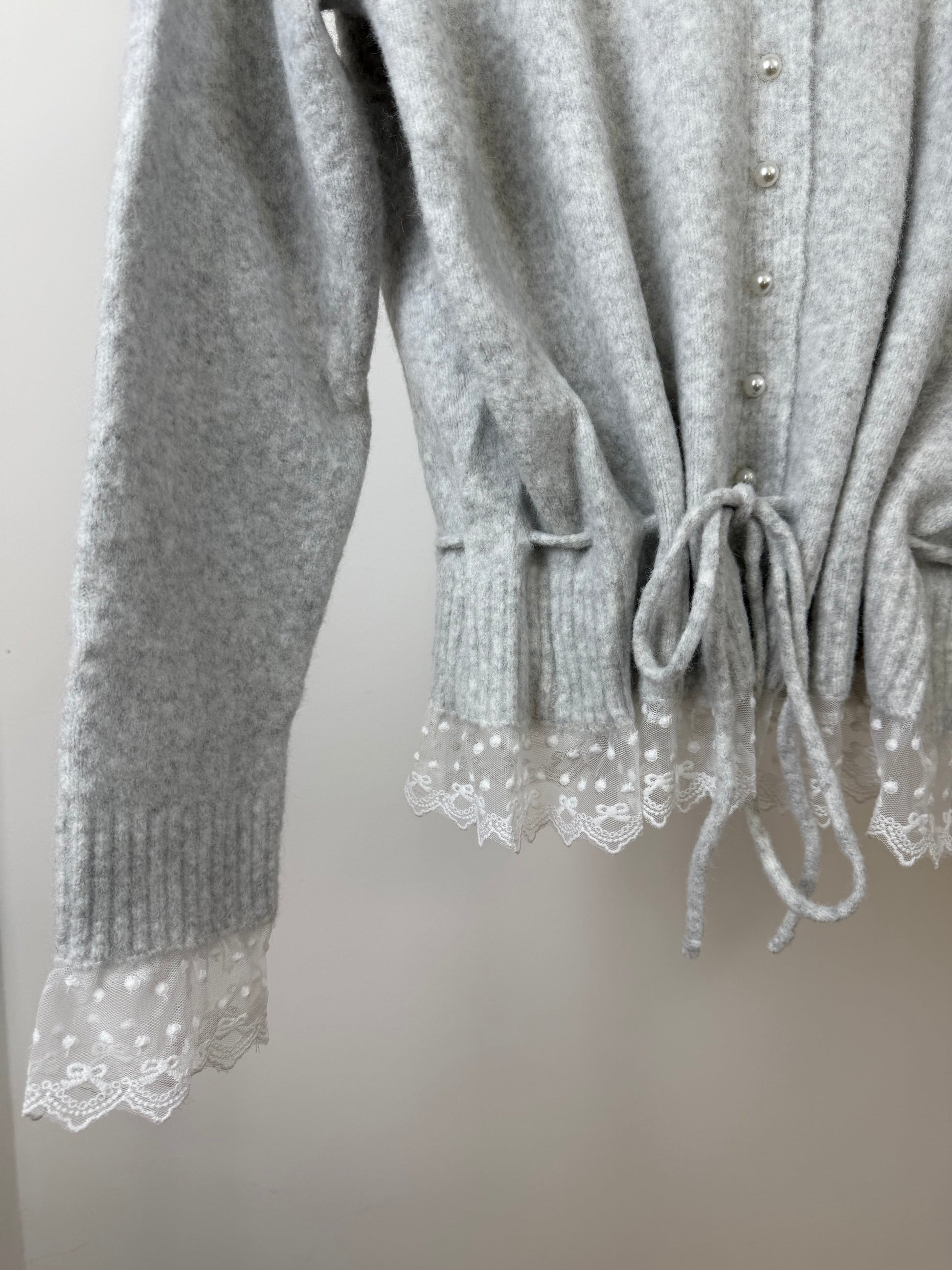 Details gilet Solène gris perle 