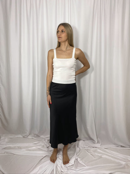 Look Maison Clémentine minimaliste avec top blanc

