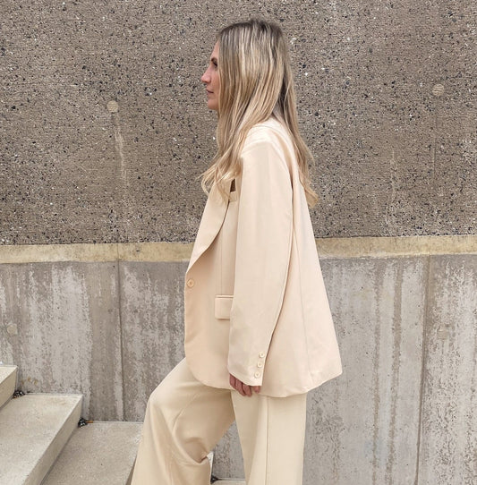 Veste Livia – Blazer cintré beige structuré | Élégance minimaliste